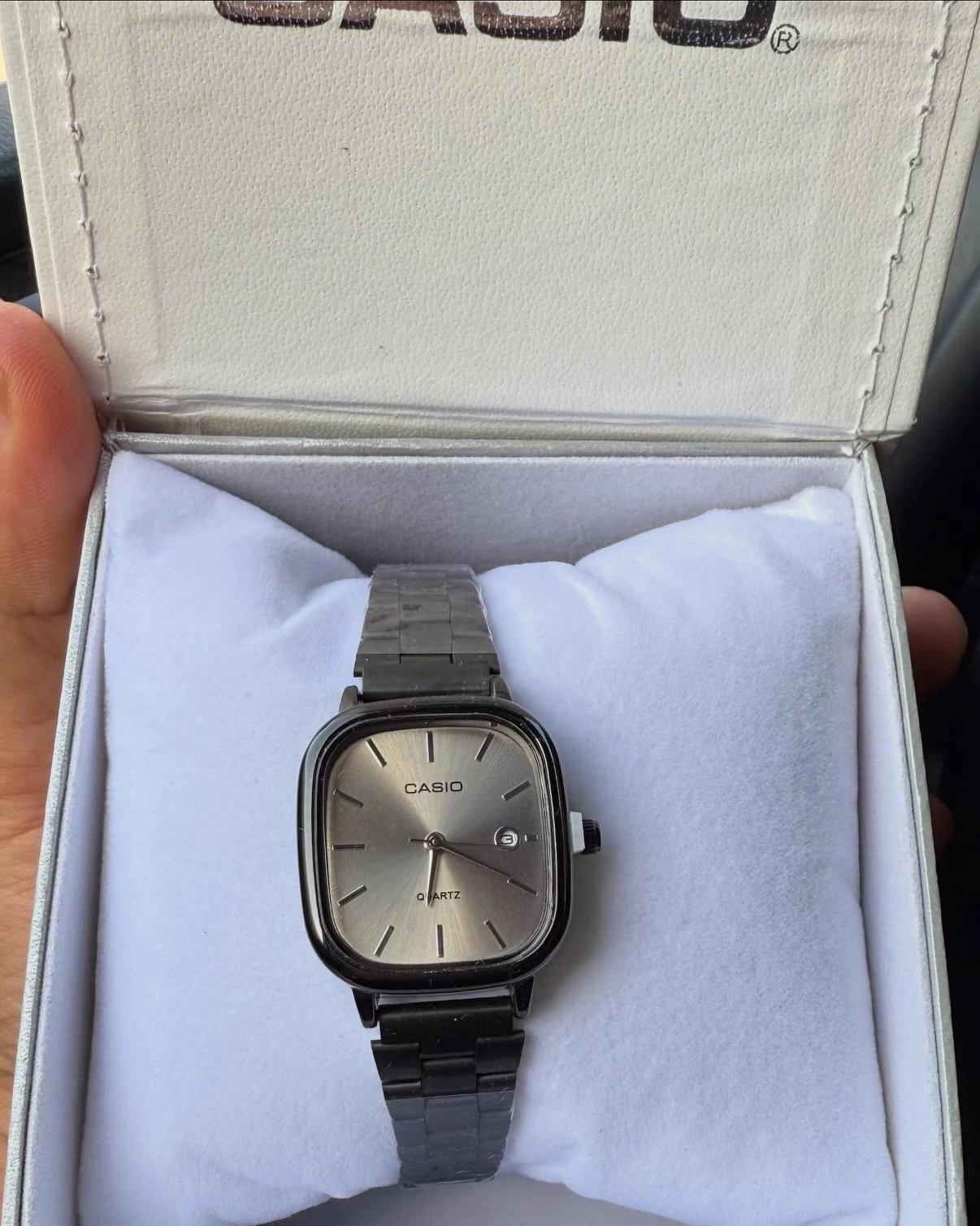Casio watches for men and women, 3.5 riyals