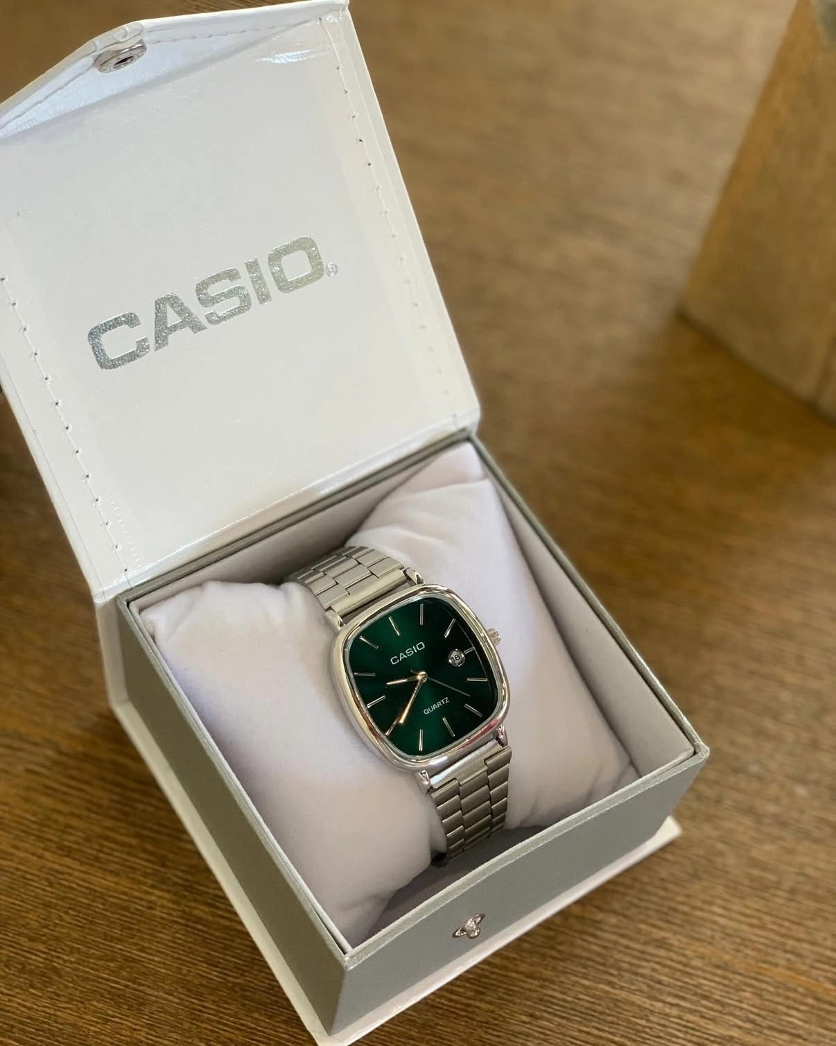 Casio watches for men and women, 3.5 riyals