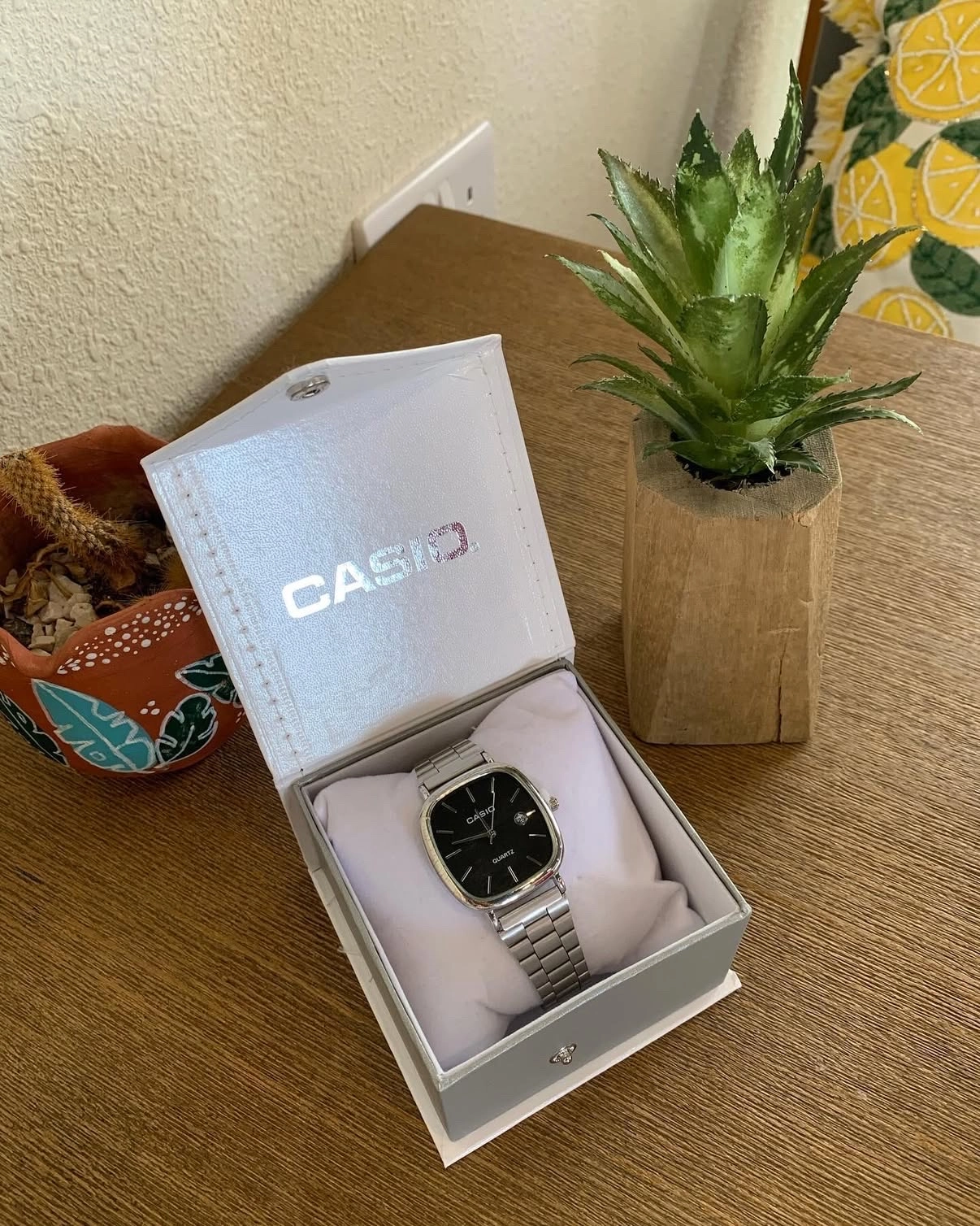 Casio watches for men and women, 3.5 riyals