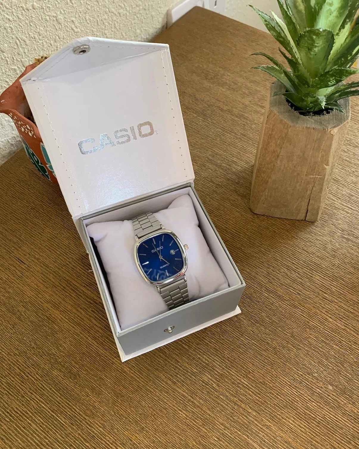 Casio watches for men and women, 3.5 riyals
