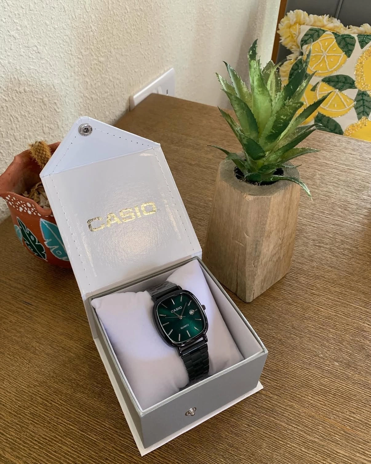 Casio watches for men and women, 3.5 riyals