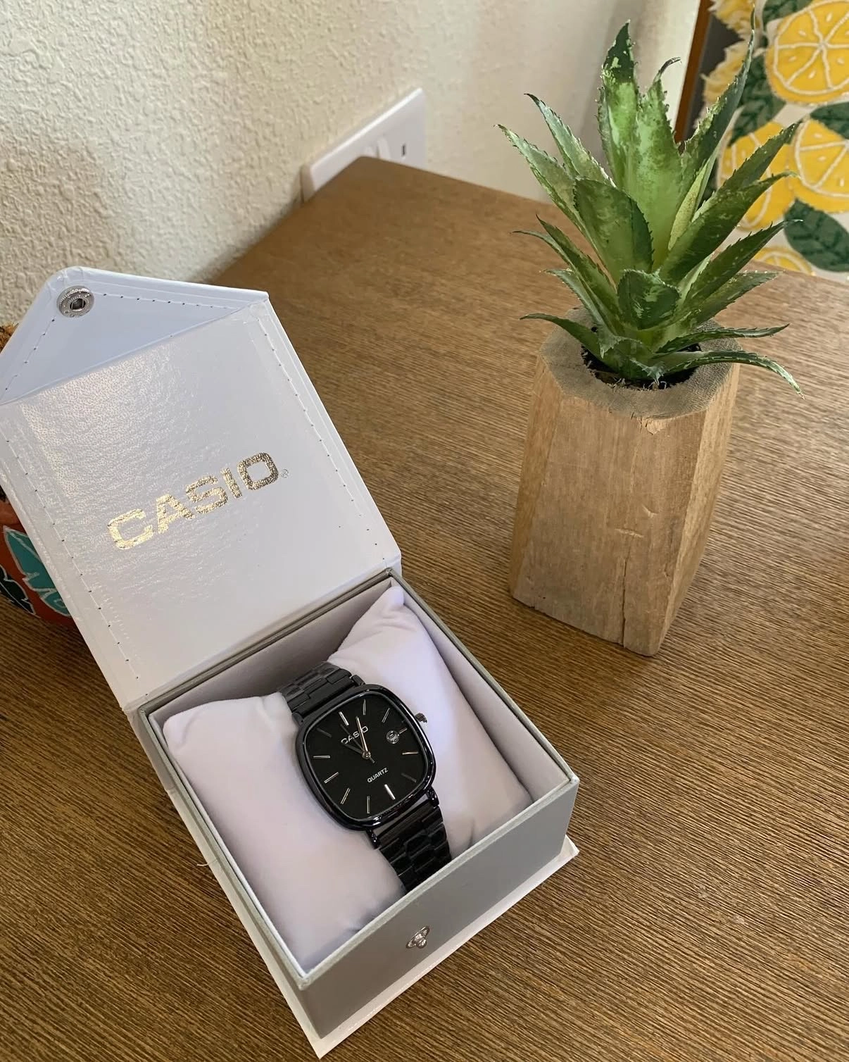 Casio watches for men and women, 3.5 riyals