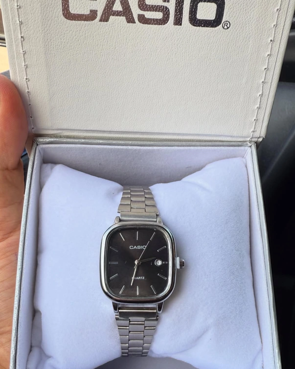 Casio watches for men and women, 3.5 riyals
