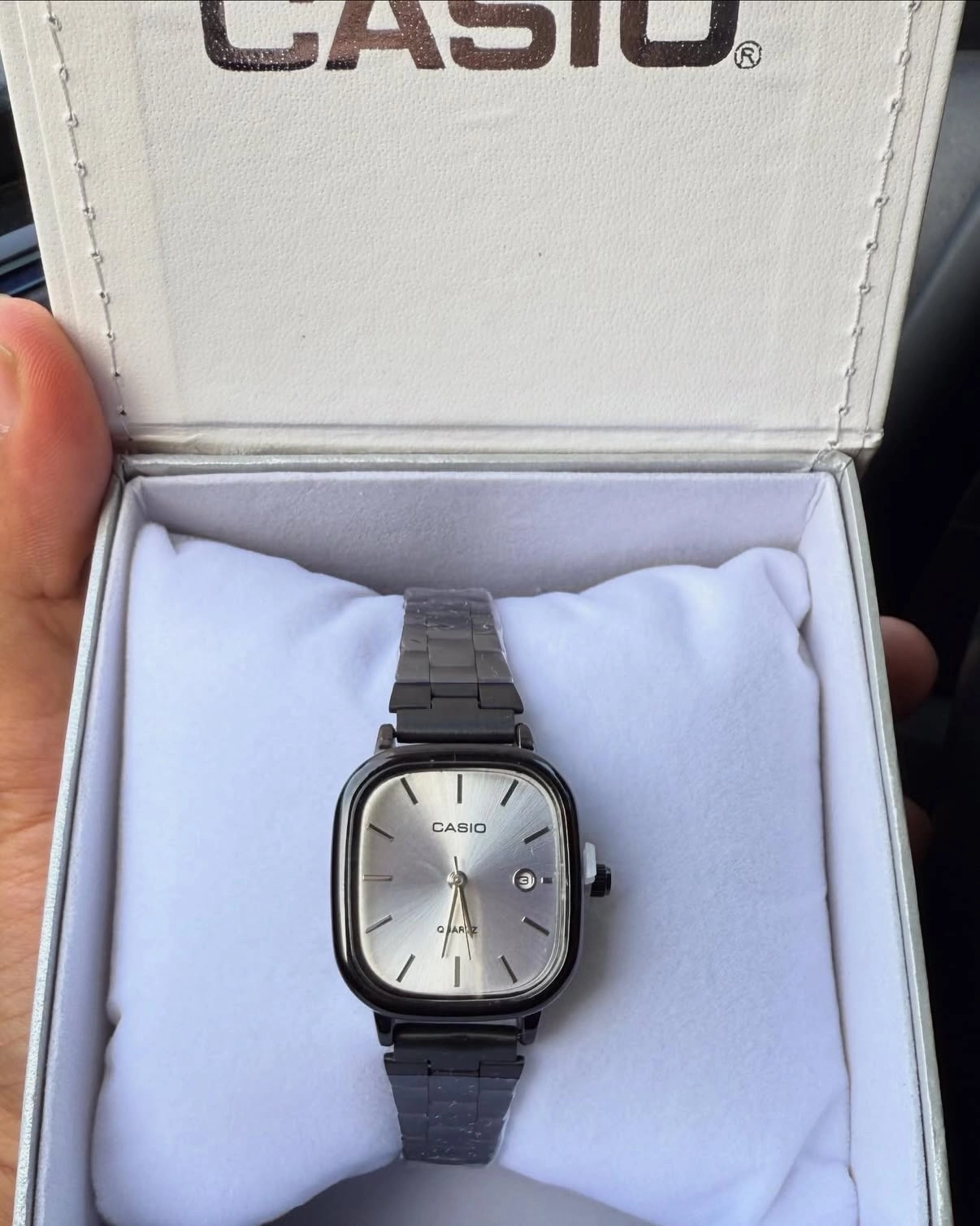 Casio watches for men and women, 3.5 riyals